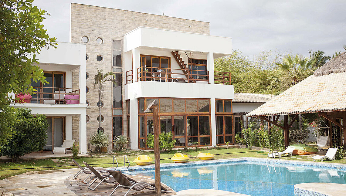 Modern villa with swimming pool at Kiteboarding Club KBC Parajuru - luxury kitesurf accommodation in Ceará, Brazil