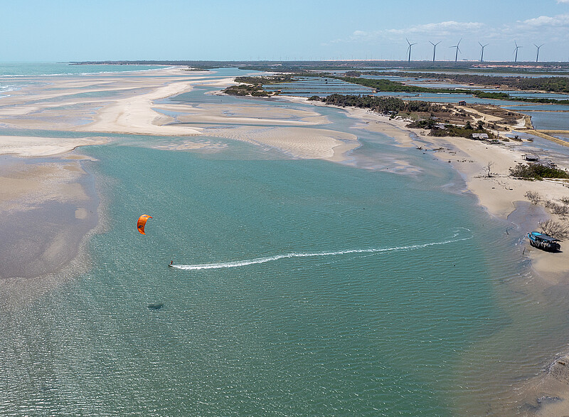 Kiteboarding at Parajuru beach with River Transfer - KBC Parajuru offers perfect kitesurfing conditions in Brazil