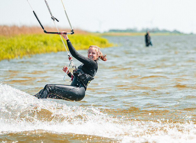 Kitesurfen Nederland KBC Hindeloopen IJsselmeer Watersport