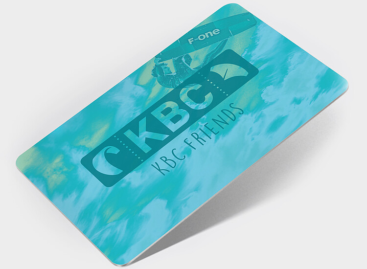 KBC Friends kitesurfing club lidmaatschapskaart in turquoise blauw met waterdesign voor kiteboarden en watersport