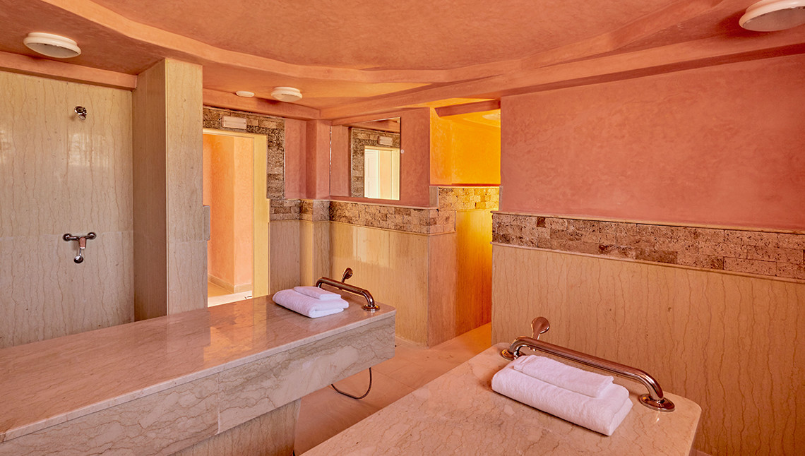 Luxe spa badkamer bij KBC Kitesurf Center Dakhla - ontspanning na kitesurfen in Marokko