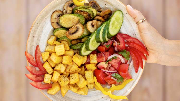 Gezonde bowl met verse ingrediënten bij KBC Kitesurf & Wingfoil Center El Gouna - perfecte voeding watersporters