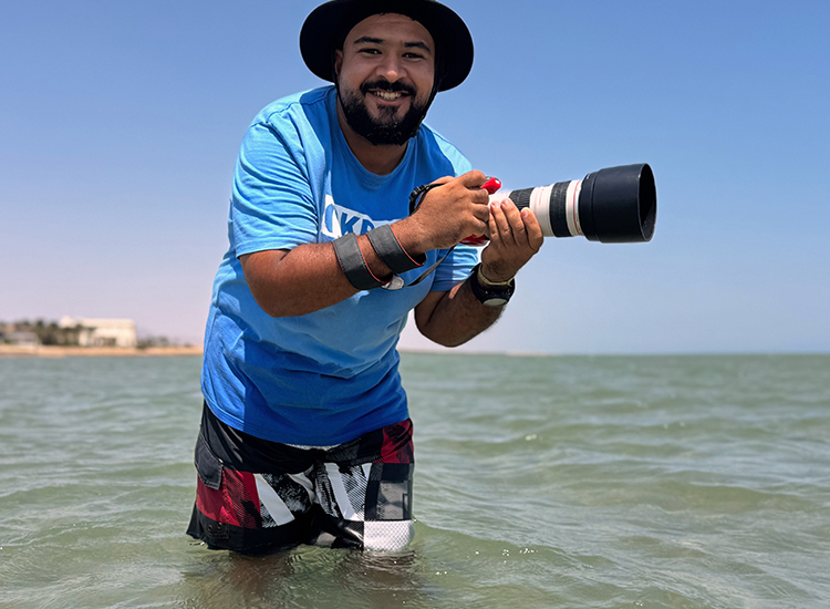 Kitesurf fotograaf in het water bij Kiteboarding Club KBC El Gouna, Rode Zee watersport bestemming Egypte