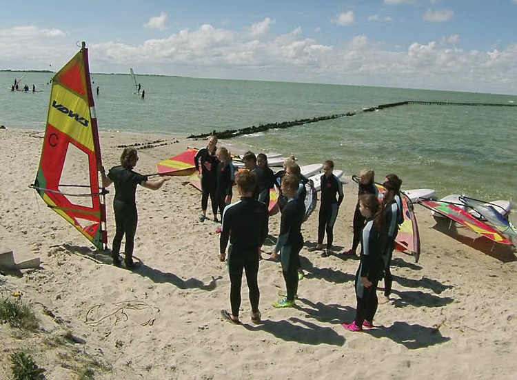 Windsurf beginnerscursus Ijsselmeer - KBC Kitesurf Center Hindeloopen Nederland