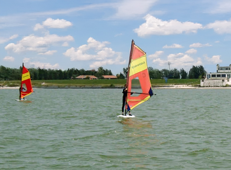 Windsurfcursus voor beginners Ijsselmeer - Kiteboarding Club Hindeloopen Nederland