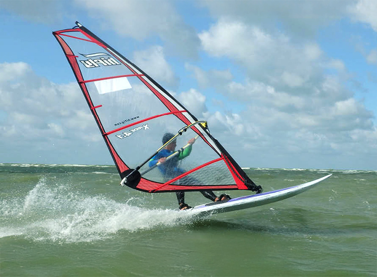 Windsurf gevorderden cursus op Ijsselmeer - KBC Hindeloopen Nederland