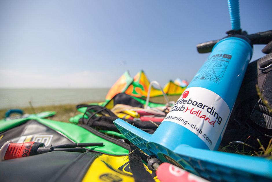 Kitemateriaal huren bij KBC Hindeloopen in Nederland [KBC Hindeloopen — KBC Kitesurf Center Hindeloopen]