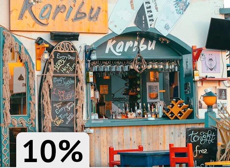 Karibu strandbar met 10% korting - tropisch kitesurf restaurant op strand, perfect voor kiteboard reizen