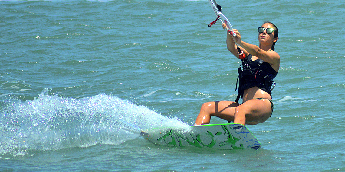 Learn kitesurfing at KBC Parajuru Brazil - kiteboarding course at dream beach