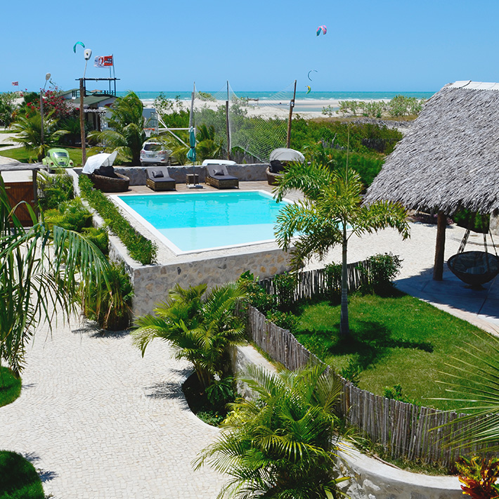 Piscina Pousada Mare Alta Garden no KBC Parajuru Centro Kitesurf - resort tropical praia kitesurfing Brasil