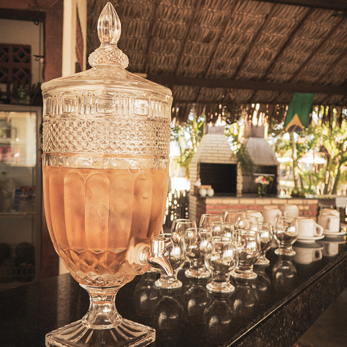 Estação de bebidas no KBC Parajuru - refrescos perfeitos após sessões de kitesurf na praia do Ceará