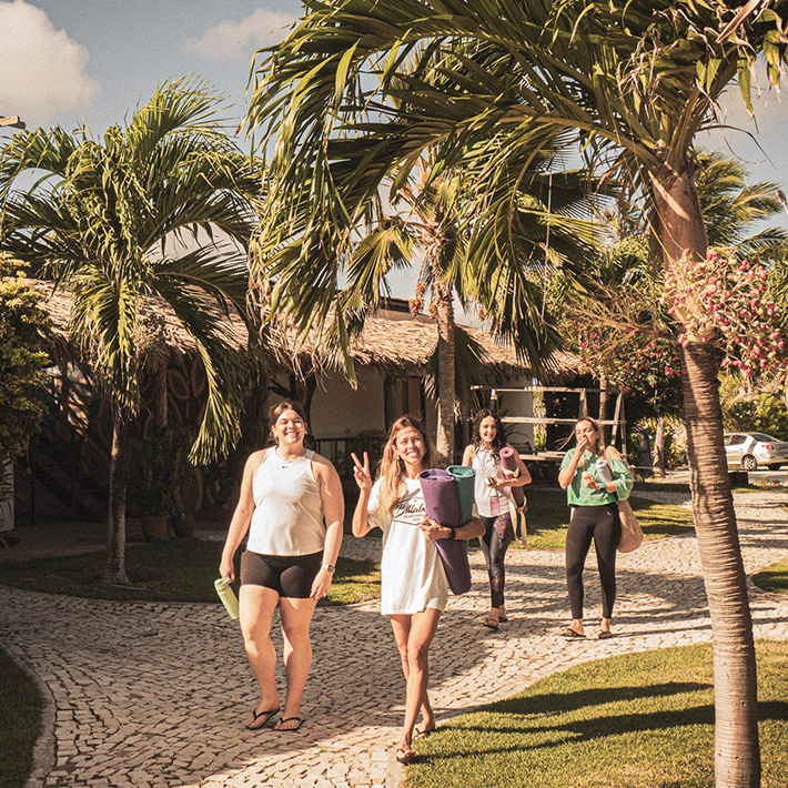 Acampamento kitesurfing mulheres Kiteboarding Club Parajuru Brasil esportes aquáticos