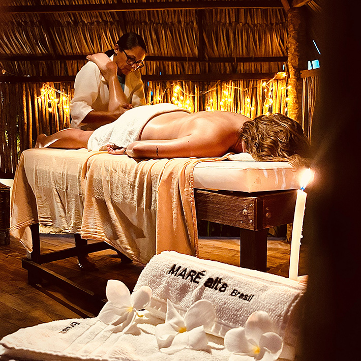 Massagem relaxante no KBC Parajuru Centro Kitesurf - spa wellness após sessões kiteboard praia Ceará Brasil