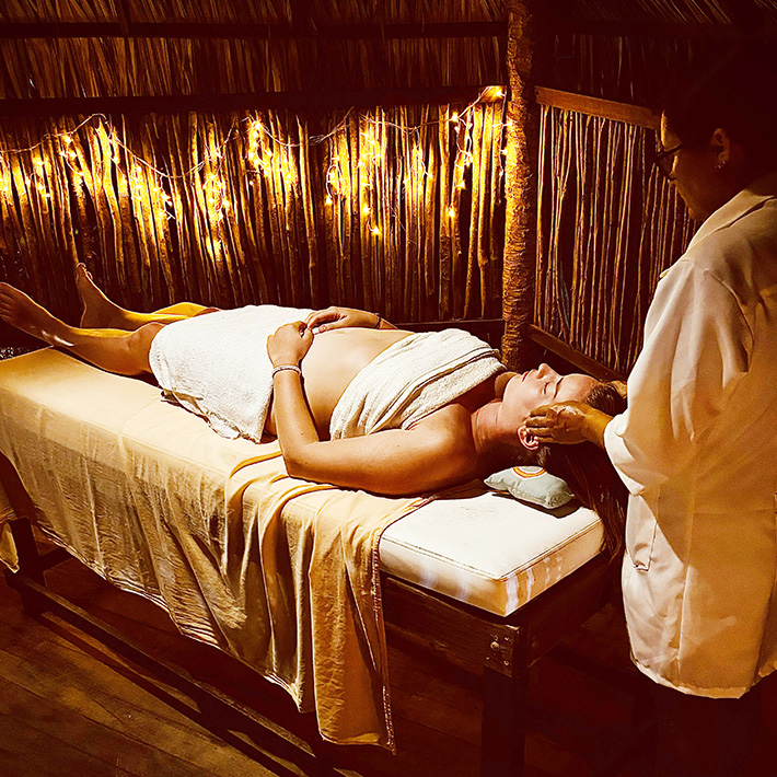 Massagem relaxante na praia após kitesurf - Kiteboarding Club KBC Parajuru, Ceará Brasil destino esportes aquáticos