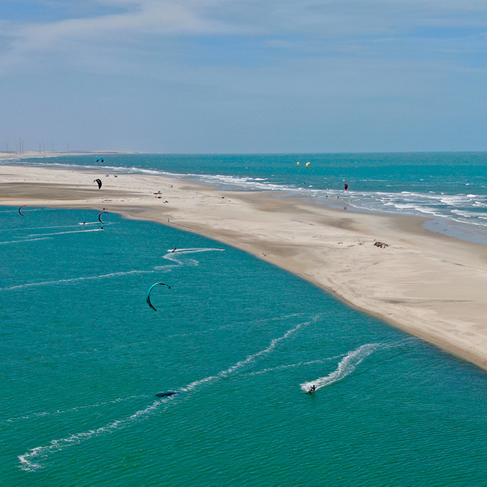 Acampamento kitesurfing mulheres KBC Parajuru Brasil kiteboarding esportes aquáticos