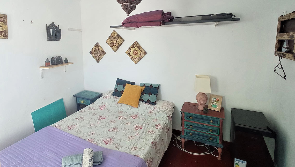 High Flyers Canos de Meca Unterkunft - gemütliches Schlafzimmer für Kitesurfer beim KBC Tarifa Kitesurf Center in Spanien