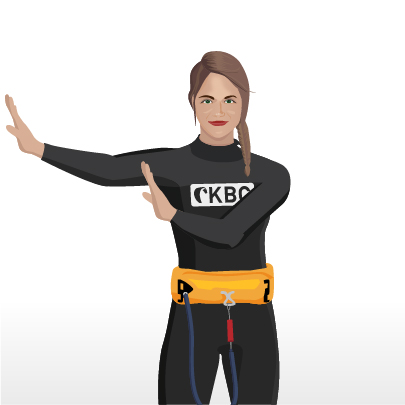 Kitesurferin demonstriert Handzeichen für Kiteboarding Sicherheit - Wassersport Anleitung