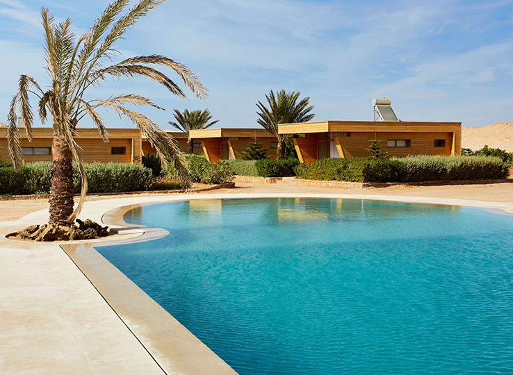 Luxe zwembad faciliteit MAR voor kitesurfers - moderne villa met zwembad, palmbomen, perfecte kitesurfreisbestemming