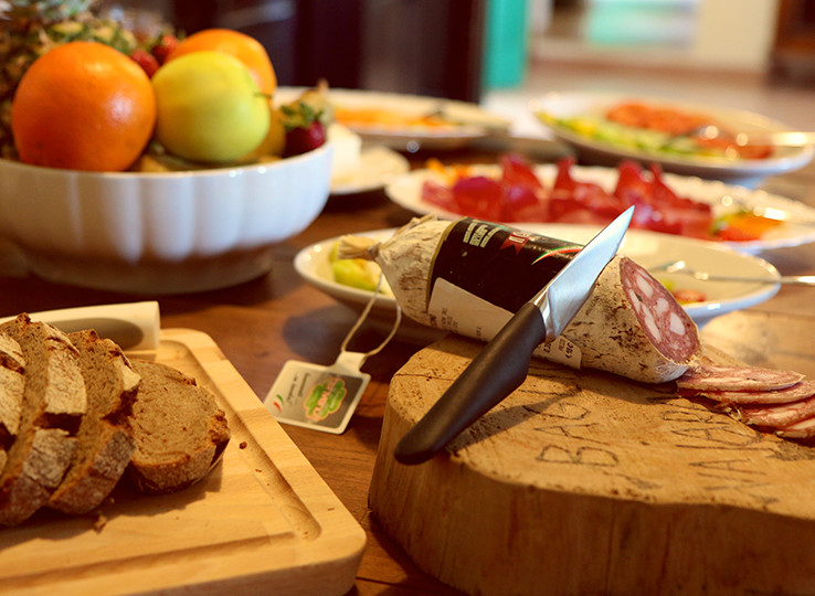 Fresh local delicacies and fruits - perfect after a kiteboarding day at the beach