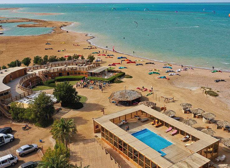 Kitesurfing resort met zwembad en strand - Direktbuchung kiteboarding bestemming met watersport activiteiten