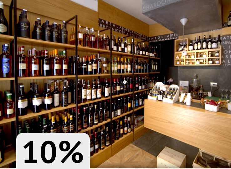 Enoteca wijnwinkel met 10% korting - perfect voor kitesurfers om lokale wijnen te ontdekken na watersport sessies