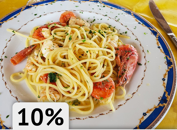 Zeevruchten pasta gerecht bij Cothon Pizzeria - perfecte maaltijd na kitesurfen op strand bestemmingen