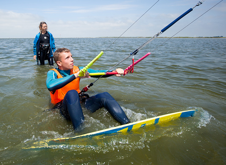 Kitesurfing individuele training kinderen Ijsselmeer KBC Nederland